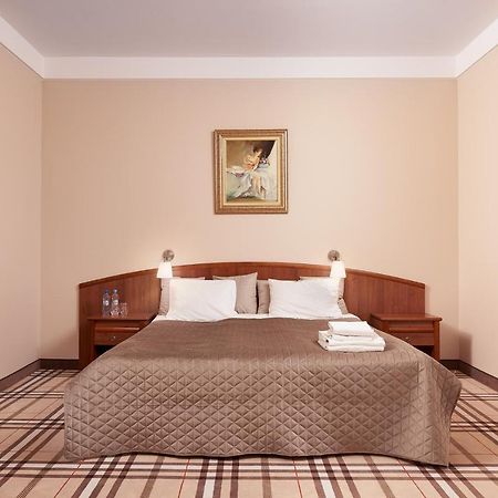 Hotel Anton By Dns ปรุชโคฟ ภายนอก รูปภาพ