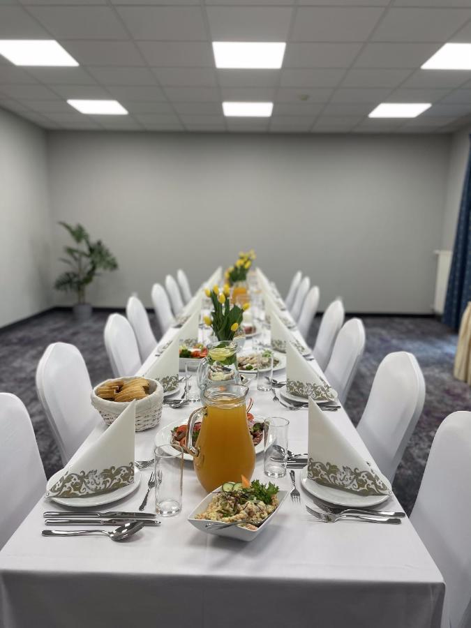 Hotel Anton By Dns ปรุชโคฟ ภายนอก รูปภาพ