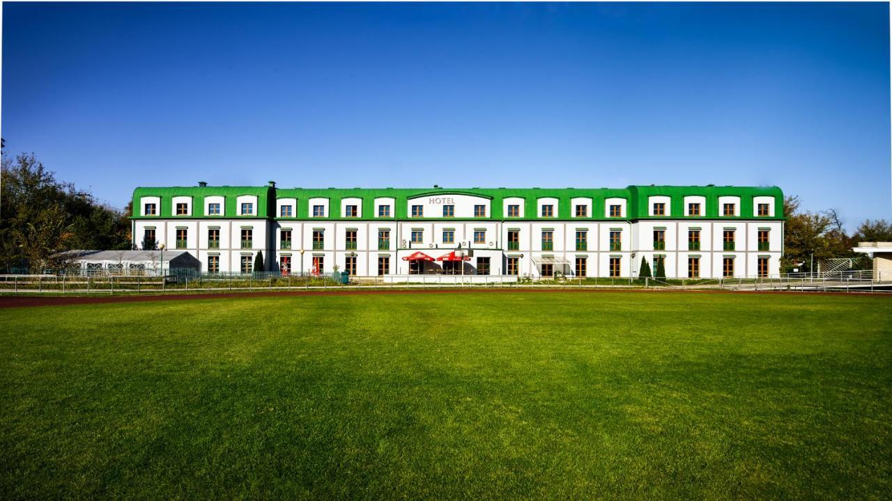 Hotel Anton By Dns ปรุชโคฟ ภายนอก รูปภาพ