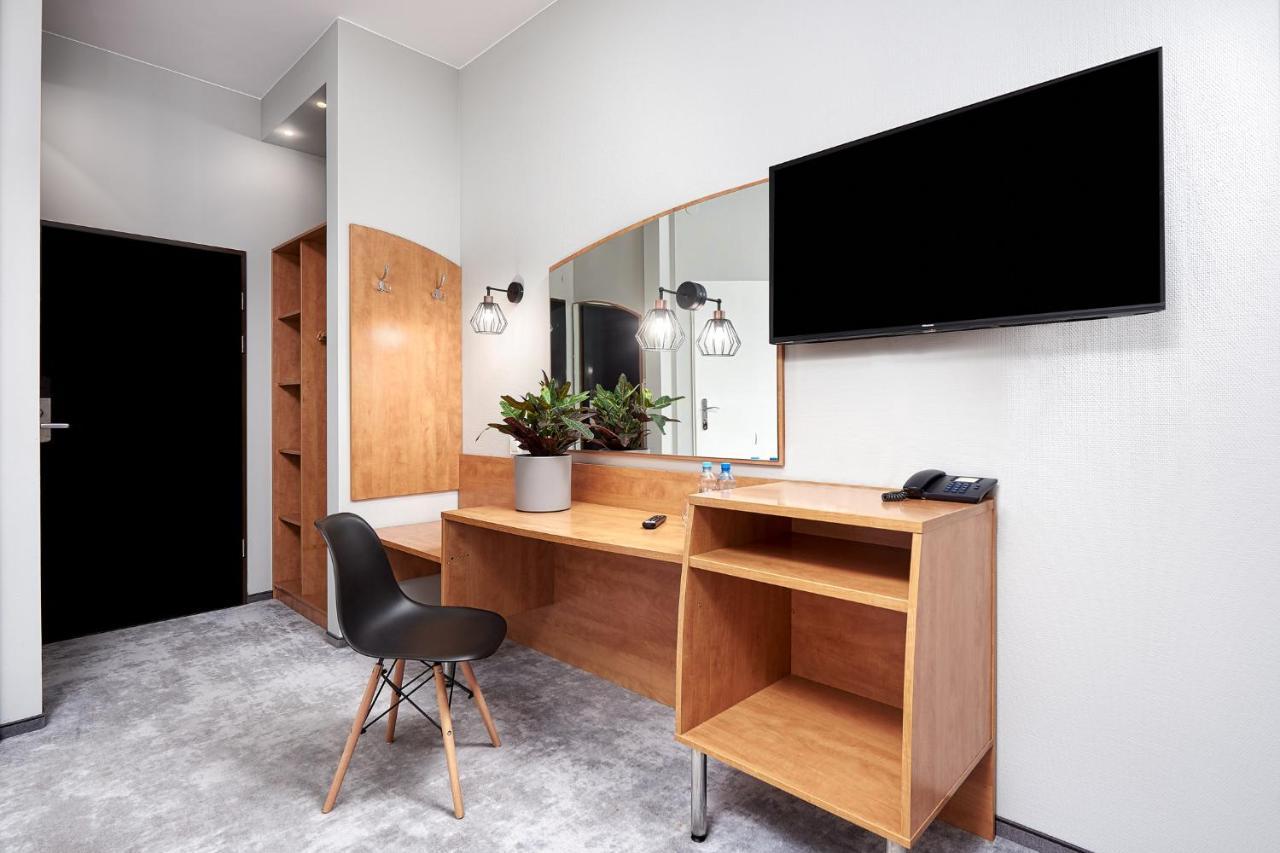 Hotel Anton By Dns ปรุชโคฟ ภายนอก รูปภาพ