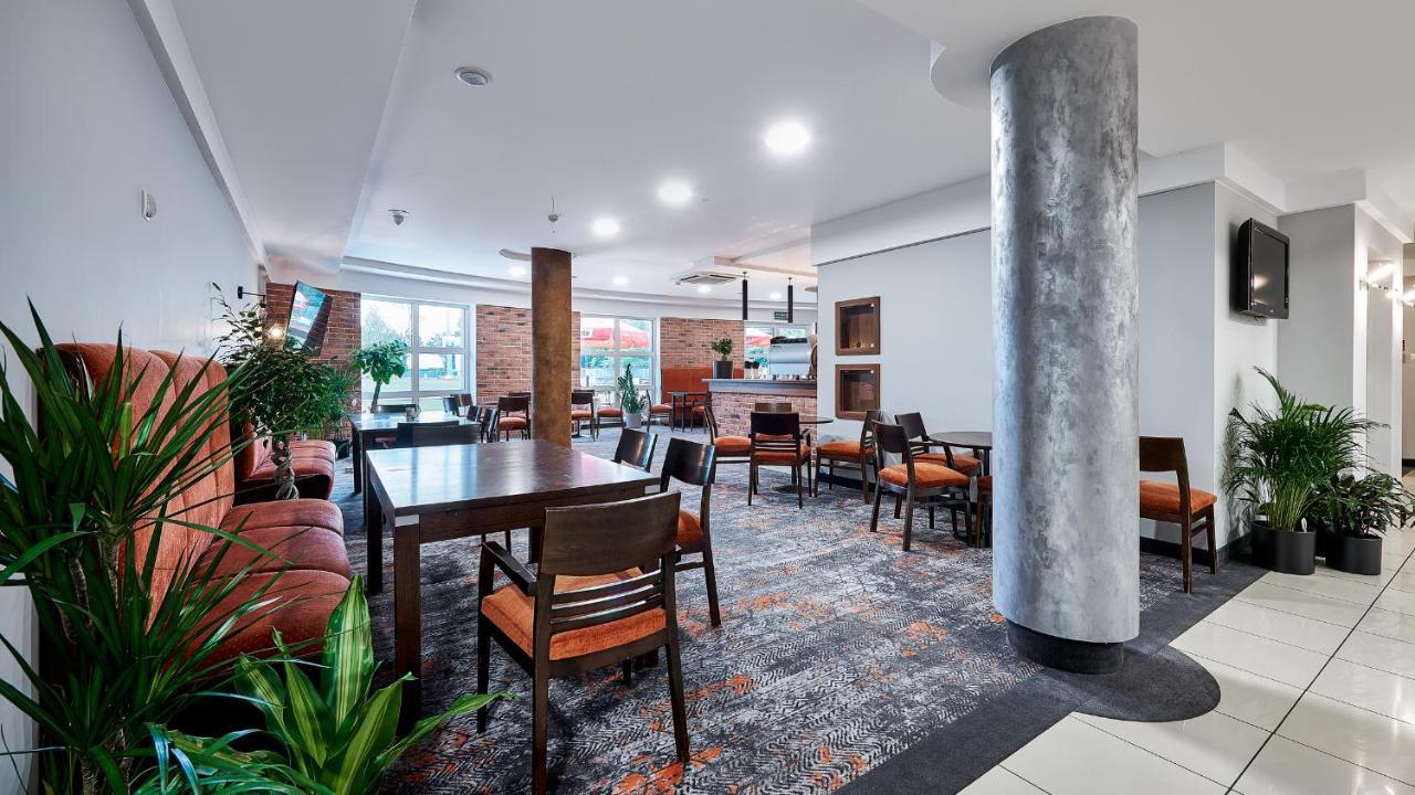 Hotel Anton By Dns ปรุชโคฟ ภายนอก รูปภาพ