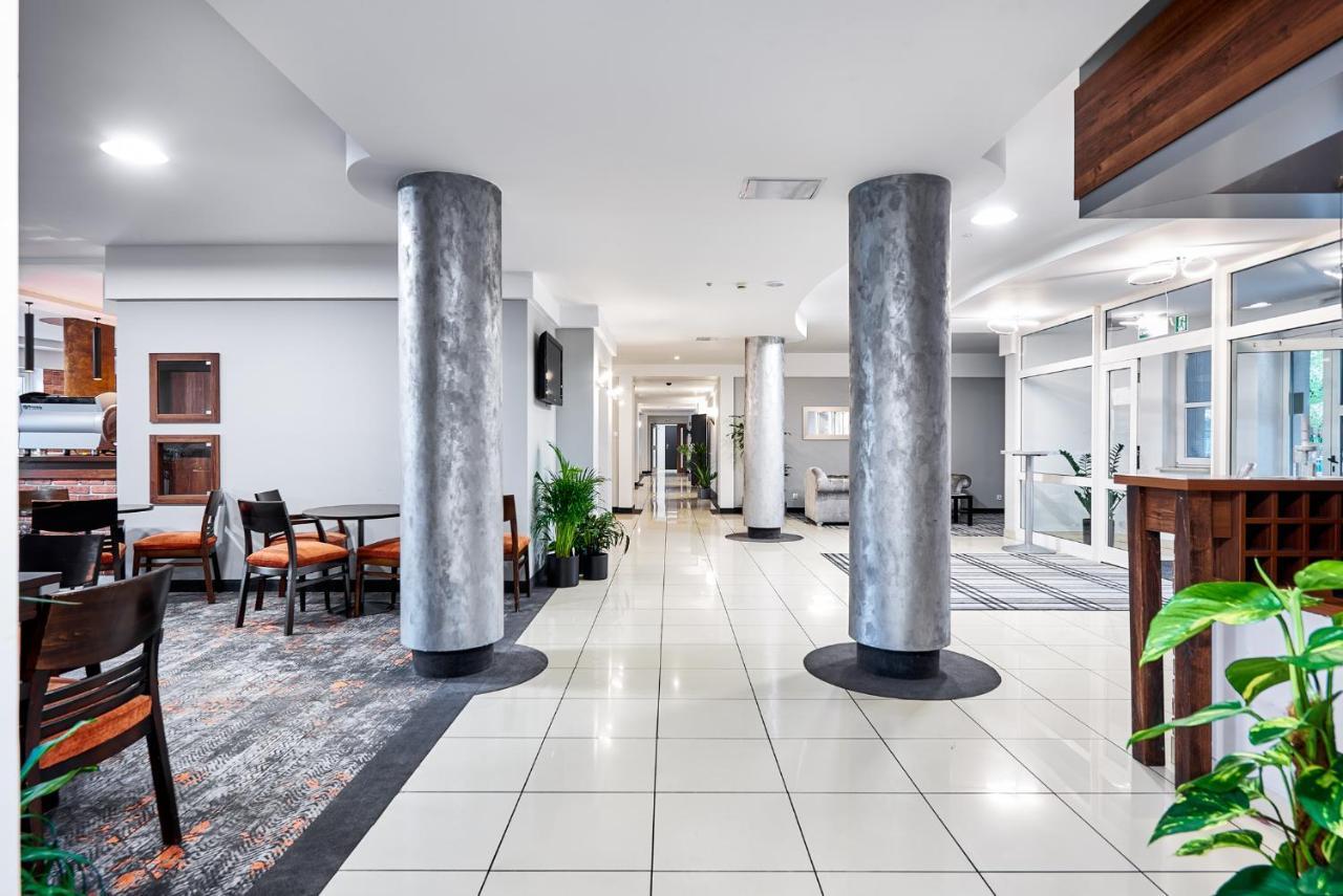 Hotel Anton By Dns ปรุชโคฟ ภายนอก รูปภาพ