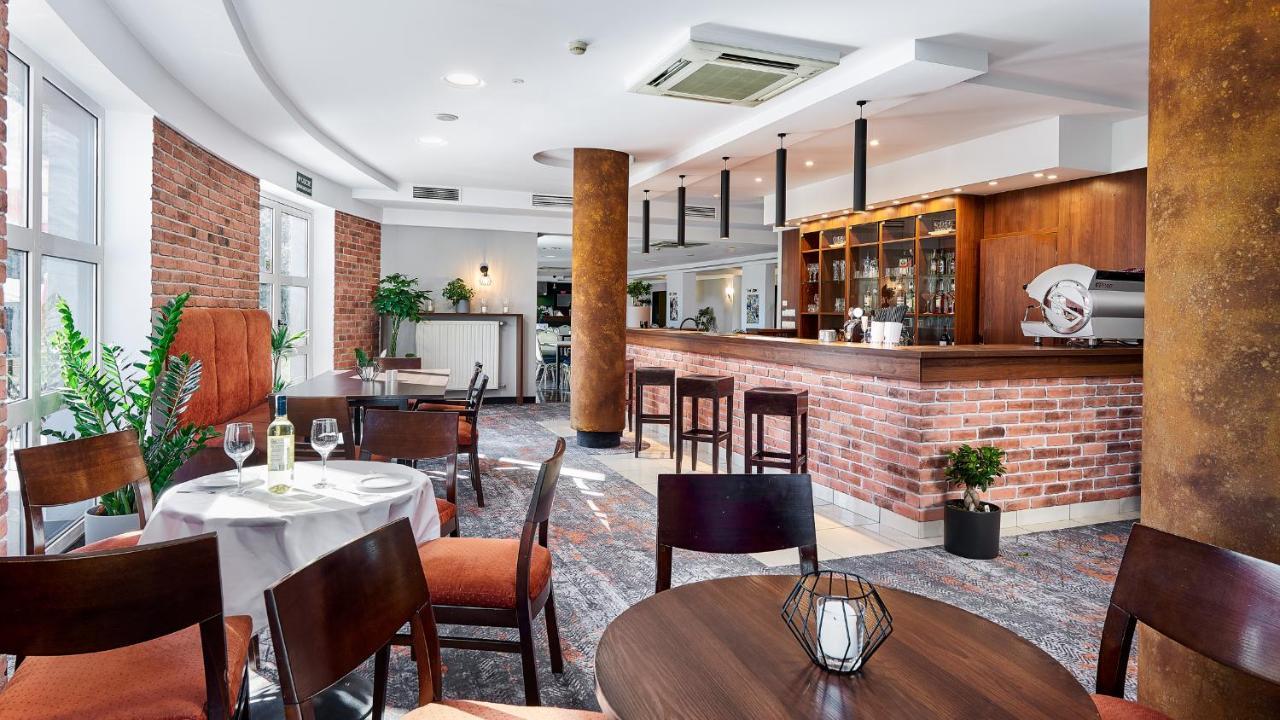 Hotel Anton By Dns ปรุชโคฟ ภายนอก รูปภาพ