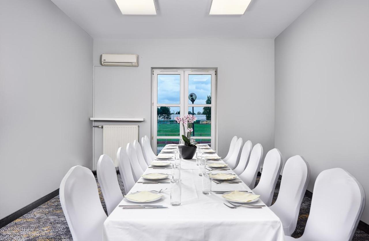 Hotel Anton By Dns ปรุชโคฟ ภายนอก รูปภาพ