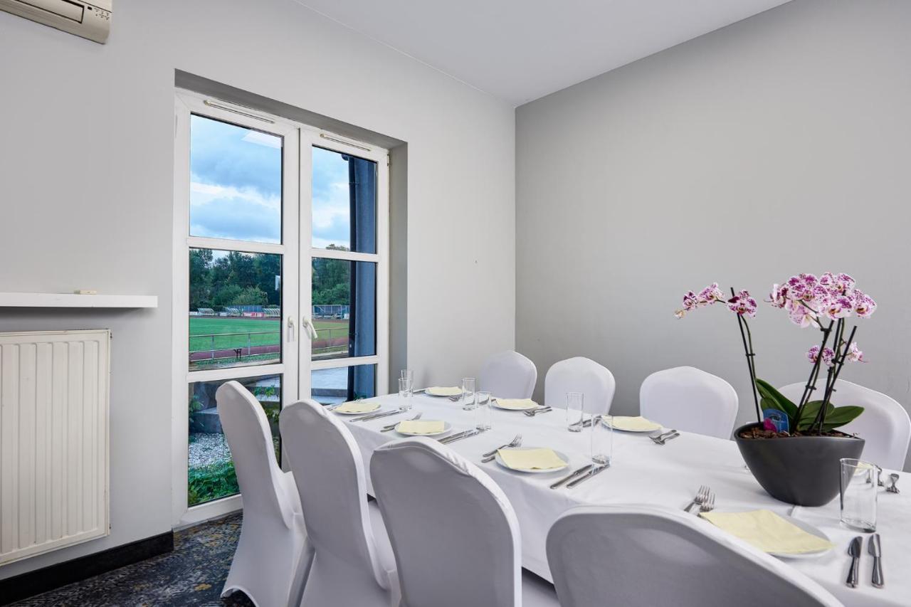Hotel Anton By Dns ปรุชโคฟ ภายนอก รูปภาพ
