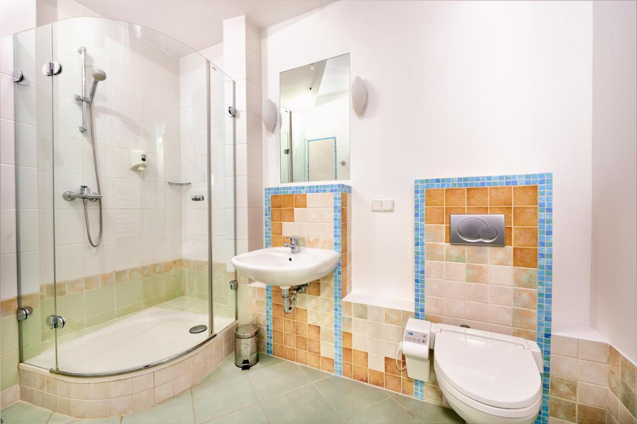 Hotel Anton By Dns ปรุชโคฟ ภายนอก รูปภาพ