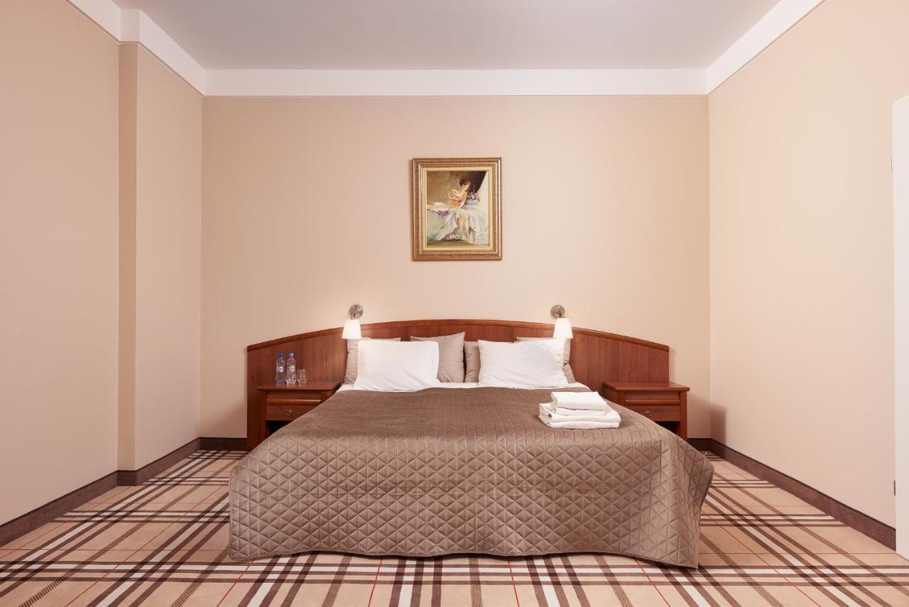 Hotel Anton By Dns ปรุชโคฟ ภายนอก รูปภาพ