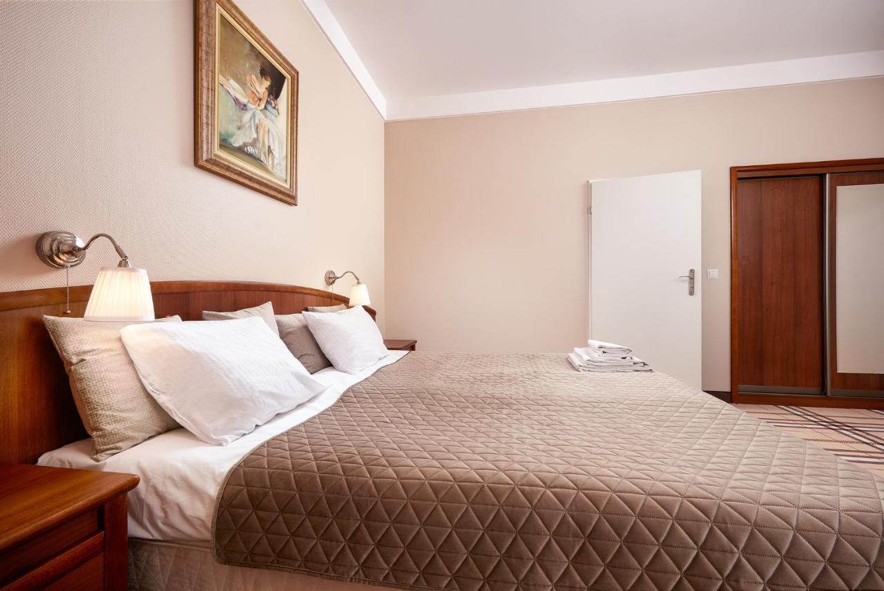 Hotel Anton By Dns ปรุชโคฟ ภายนอก รูปภาพ